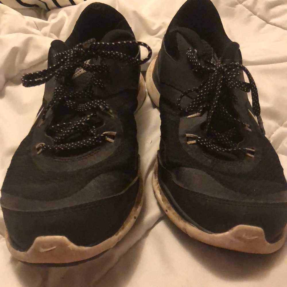 Black & White Nike training shoes. Size 10.